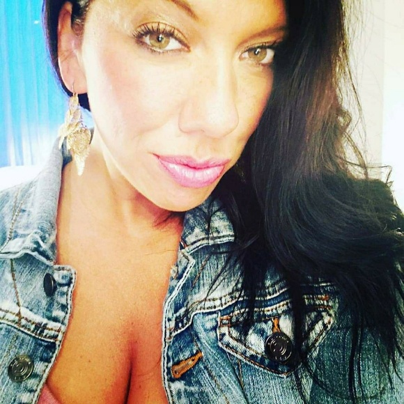 hollyl83